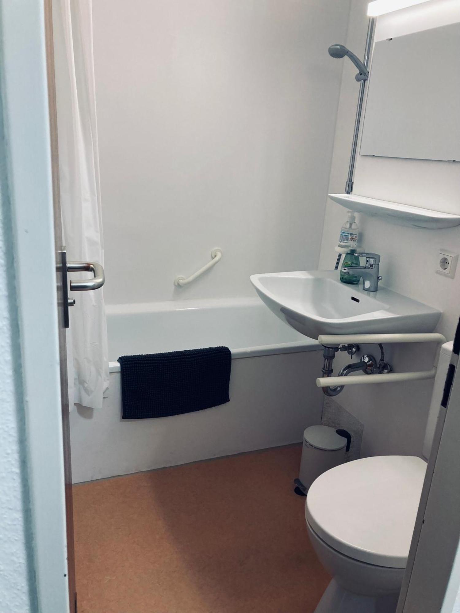 Free Apartment - Ermstal Bad Urach Exterior foto